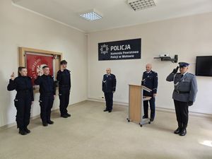 Ślubowanie nowych policjantów w wołowskiej komendzie