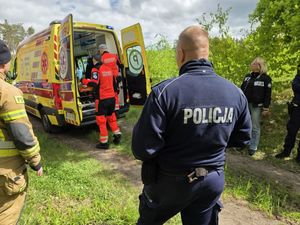 Wołowscy policjanci odnaleźli wychłodzonego mężczyznę – intensywne działania zakończyły się sukcesem