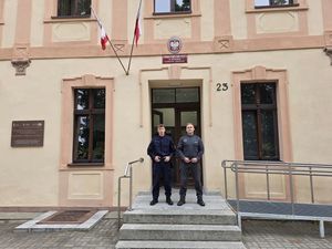 Czujni także po służbie – szybka reakcja mundurowych pomogła zdezorientowanej seniorce