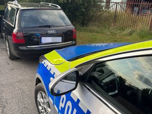 Wołowscy policjanci zatrzymali kierowcę po narkotykach i z narkotykami