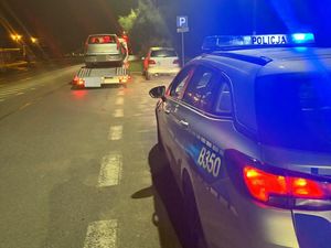 Nocna awaria na rondzie zakończyła się kontrolą – nietrzeźwy kierowca w rękach wołowskich policjantów