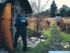 Zdjęcia przedstawiają dzielnicowych w różnych sytuacjach